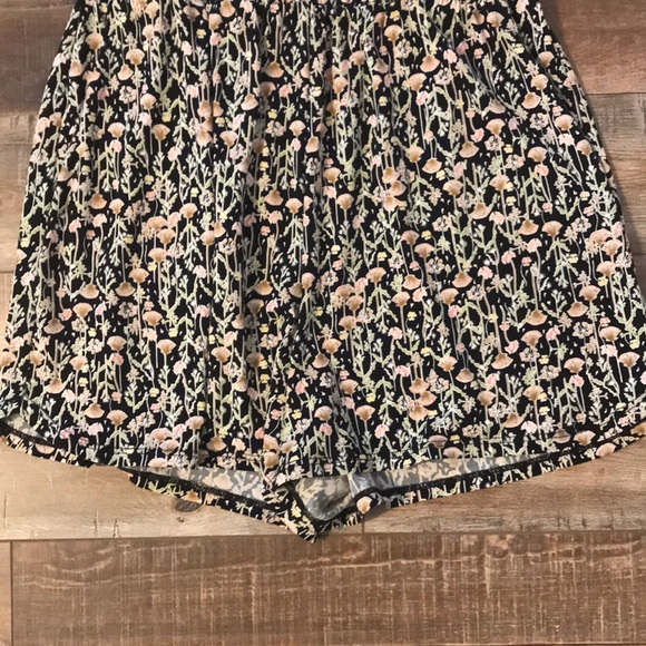 🌟BCBG Floral Romper🌟 - Picture 6 of 6